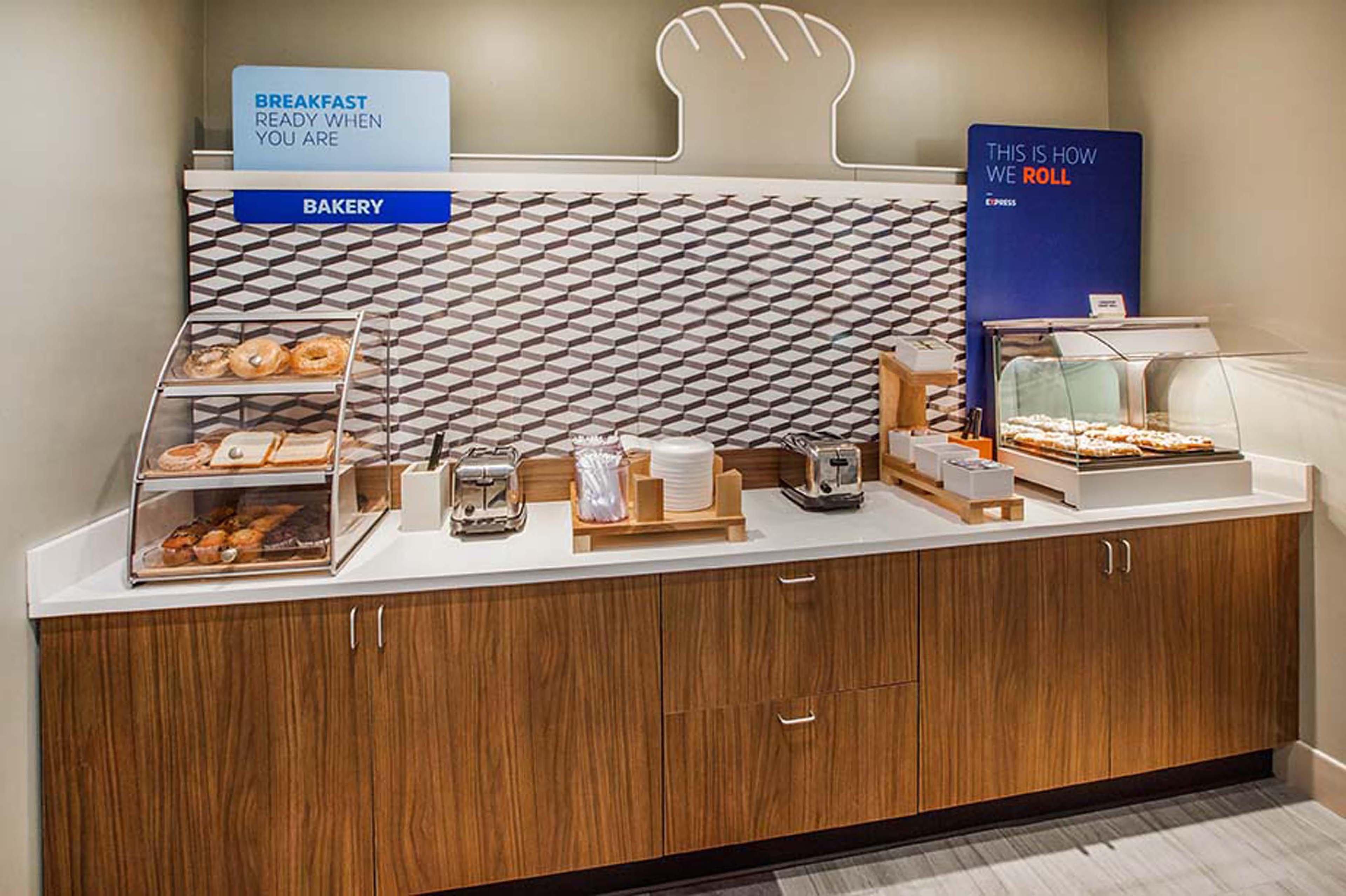 Holiday Inn Express & Suites Raleigh Airport - Brier Creek By Ihg Ngoại thất bức ảnh