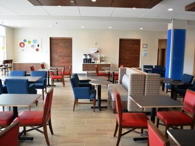 Holiday Inn Express & Suites Raleigh Airport - Brier Creek By Ihg Ngoại thất bức ảnh